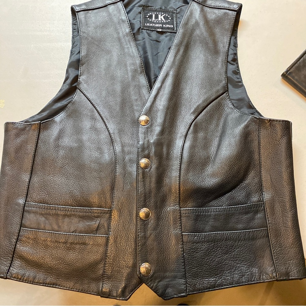 Vintage Leather Men’s Vest size 46 and free face covering included